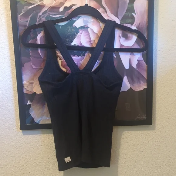BIG SALE!!! Vuori Black Ribbed Tank Top - Picture 4 of 6